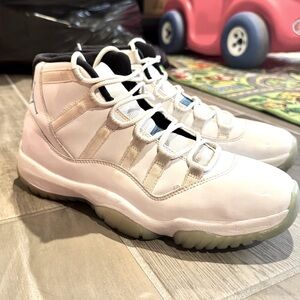 Jordan 11 Retro Legend Columbia Blue size 8.5